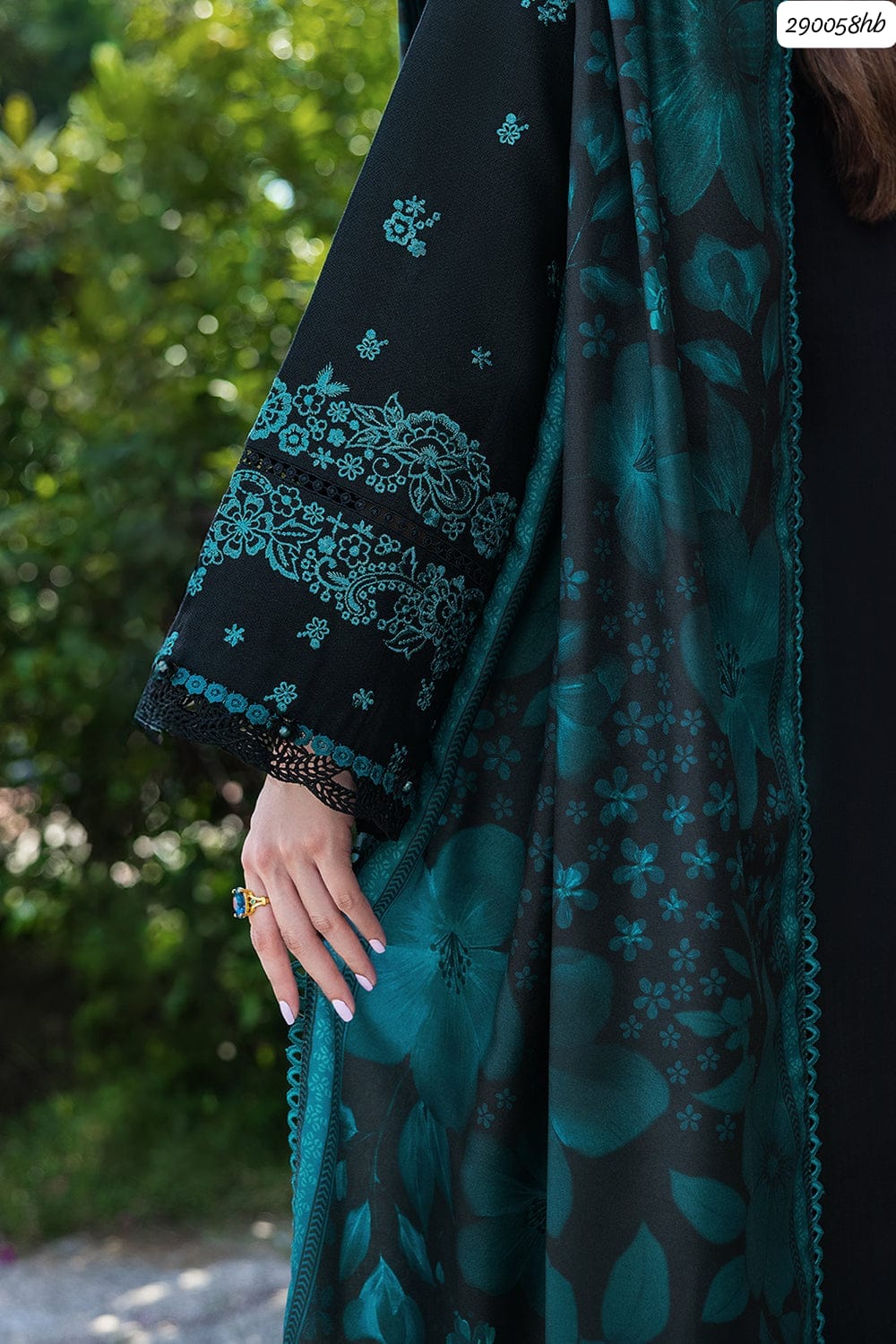 FARASHA
SUMMER LAWN COLLECTION 2026